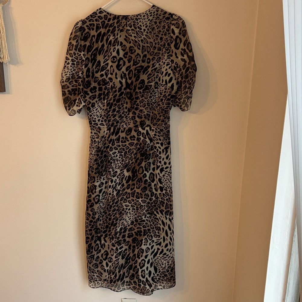 ASTR the label cheetah Animal Print ruched Midi short sleeve womens Dress M EUC - Picture 12 of 13